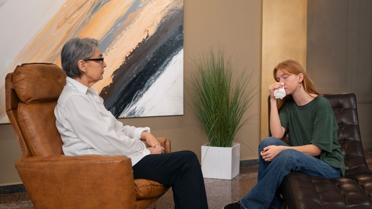 جلسه رواندرمانی برای درمان افسردگی اساسی و کمک به بهبود حال روانی فرد