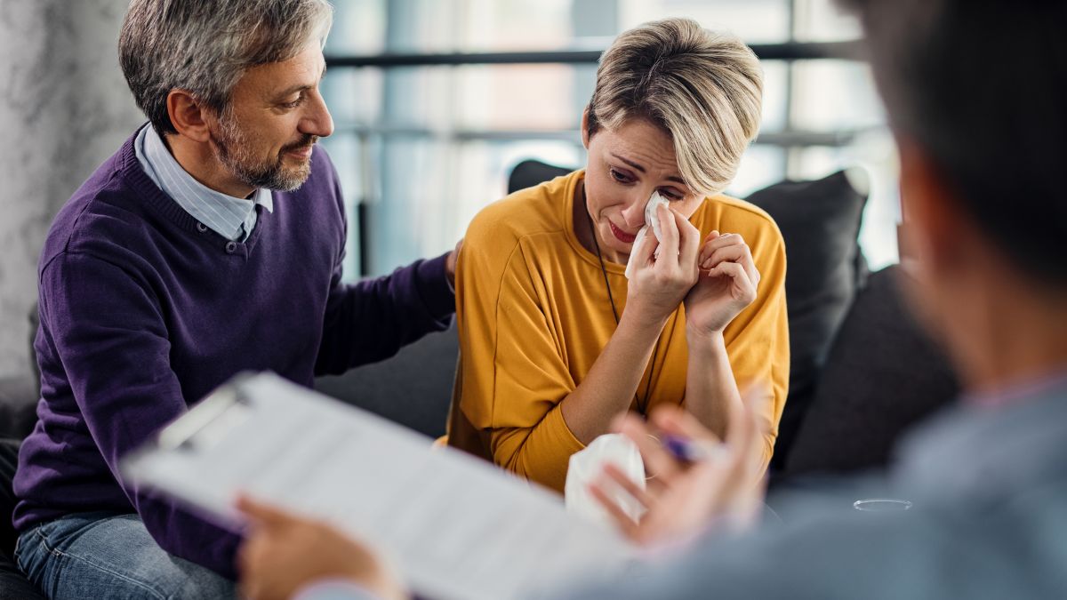 جلسه رواندرمانی برای درمان افسردگی ماژور و بازگشت تدریجی به زندگی